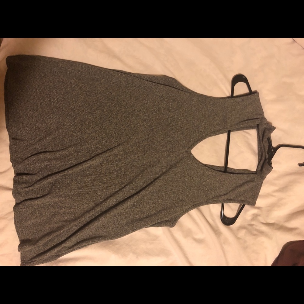 grey top